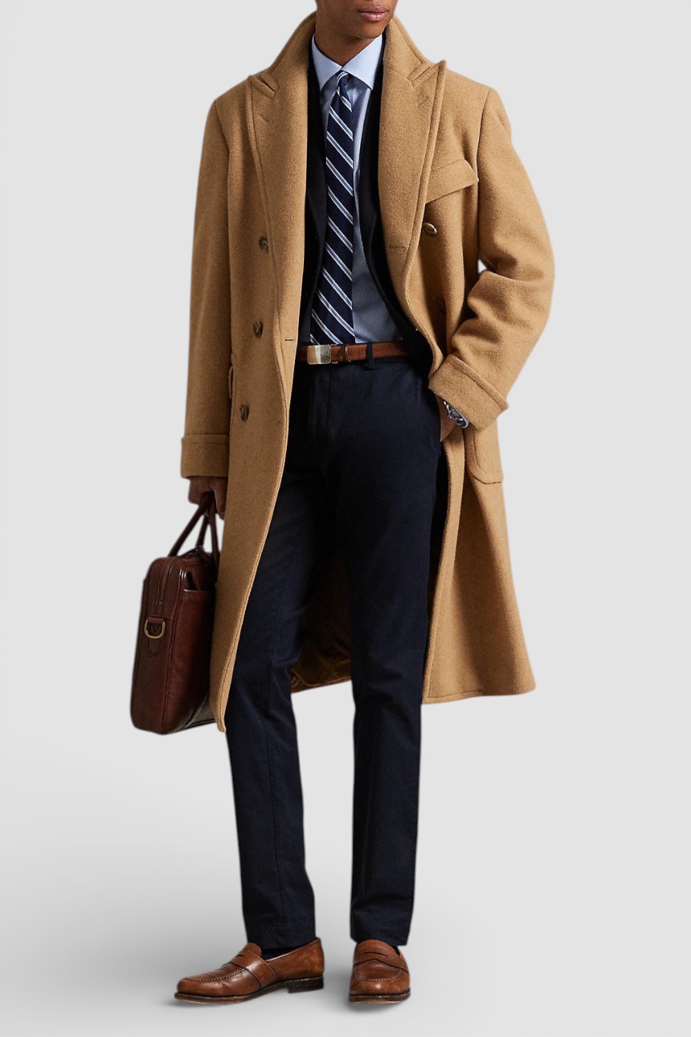 תמונת כל הלוק של מכנסיים ארוכים